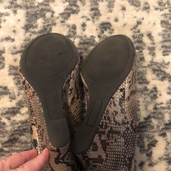 Fioni, Size 7.5, Snakeskin Wedges - Picture 3 of 5